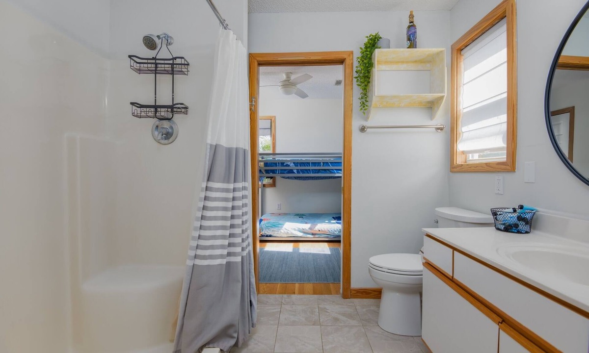 Manteo House | Walk to Manteo Waterfront 3BR Retreat Outdoor Shower + Spacious Decks