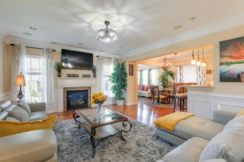 Summerville House | Walk to Wescott Golf, Pool Access! Pondfront Home