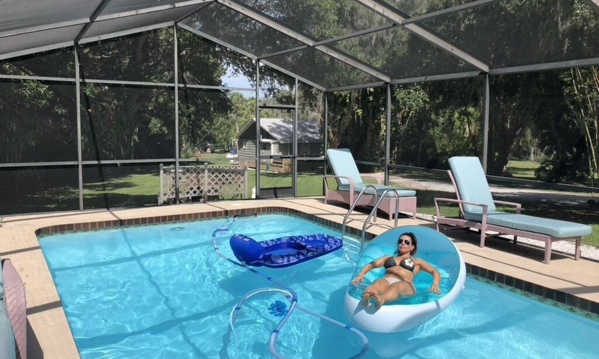 South Sarasota House | Waterfront Estate over an acre on the water with Large Heated Pool