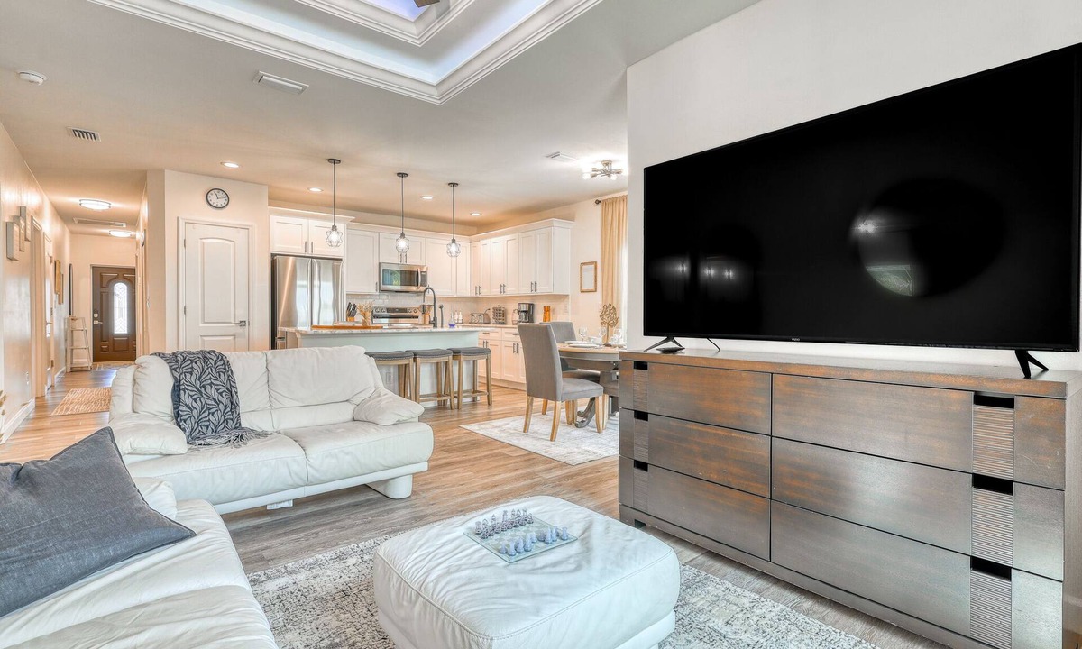 Al Lago Village Villa | Waterview Vacation Retreat Close To Ocean
