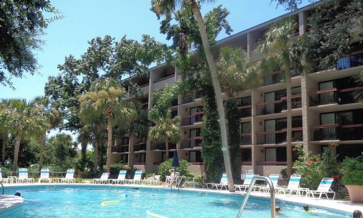 North Forest Beach Resort | Week 14 Gorgeous 1-bedroom Seacrest Surf and Raquet Club HHI