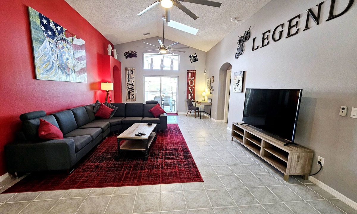 Windsor Palms House | Welcome to The Legend, Private pool/spa, Wifi, Only 3 miles Disney