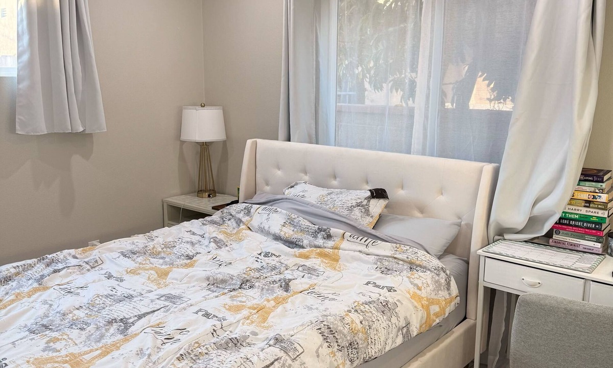 Eastside House | Welcoming 2-bedroom house in vibrant Long Beach Downtown Area