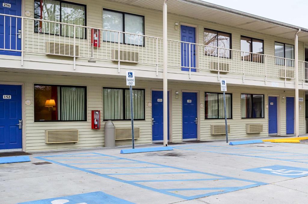 West Ashley Hotel | West Ashley Inn