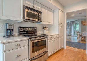 3BR End Unit Spinnaker w/Beach Boardwalk Access Across Street! Amenity access included! NO pets