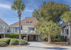 3BR End Unit Spinnaker w/Beach Boardwalk Access Across Street! Amenity access included! NO pets