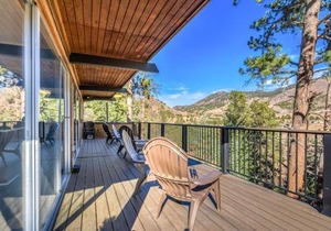 4BR Cabin Mountain Views with Fireplace in Cascade-Chipita Park