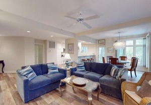 7655 Huntington Villas