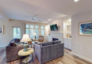 7655 Huntington Villas