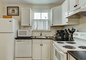 Cottage in Historic District, Heated Pool Access