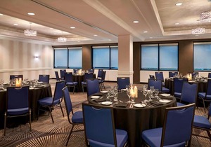 Courtyard by Marriott Downtown Toronto in Toronto
