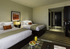 Enjoy Our Stress-Free Experience with Outdoor Pool and Shuttle | 3 Rooms in Miami