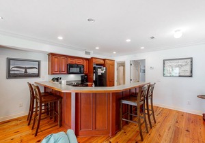 First-floor, dog-friendly condo in golf course setting with back deck & W/D
