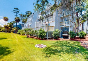 First-floor, dog-friendly condo in golf course setting with back deck & W/D