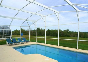 Highlands Reserve- Pool home with expansive back yard and comfy furnishings! in Davenport