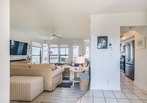 JOHN FRIPP VILLA - Ocean Views - Three Bedrooms Sleeps 8