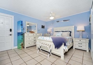 Location can’t be beat! Sit back, relax and enjoy the view ! in Englewood