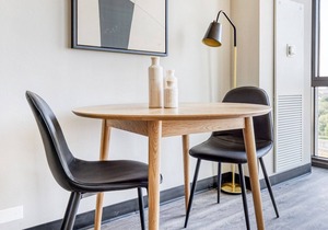 Modern Medical District 1BR w/ Gym + W/D, 1 block to L, by Blueground in Chicago