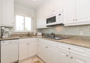 Shell Cove 9 · Gulf Front · Beach Gear in Bradenton Beach