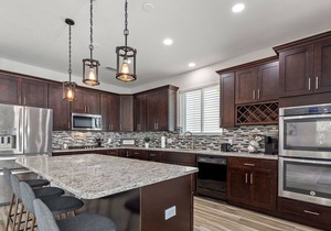 Spacious Oasis Heated Pool/Spa in Davenport