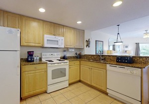 Treasure Island Premier Beachfront Resort. Pool, Kids Pool, Hot Tub, On Site Cafe, Gulf View, Beach.
