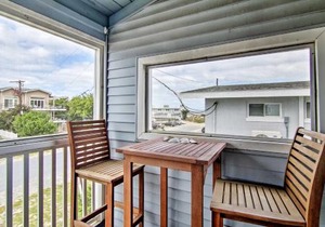Walk to Dewey Beach: Bright Condo w/Balcony! in Dewey Beach