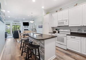 Water's Edge 95 - The Oak Oasis - Renovated Townhome - Walking distance to Beach and Center St.