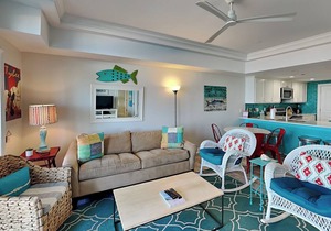Waterfront condo w. resort amenities + unbeatable views!