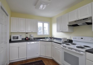 William's Villa: Spacious centrally located condo, cathedral ceilings in Ocracoke