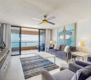 Crescent Beach Club 
