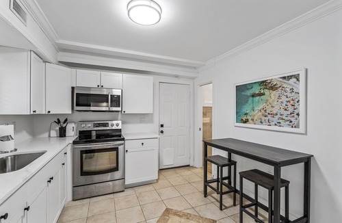 Charleston House | 10 mins to Downtown and beach - Shem Creek Suite - King Bed