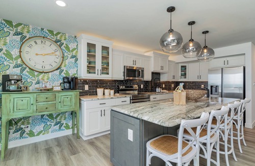 Garden City House | 10BR Family Retreat w/Private Hot Tub & Beach Access