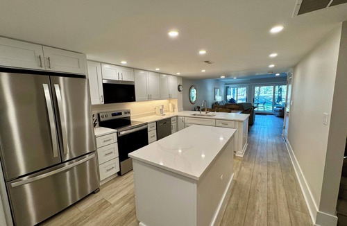Shipyard Plantation House | 117 Greens-Updated 2BR w/Golf Views & Steps to Beach