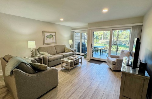 Shipyard Plantation House | 117 Greens-Updated 2BR w/Golf Views & Steps to Beach