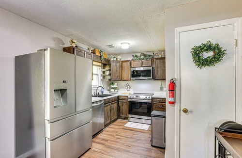Pooler House | 12 Mi to Dtwn Savannah: Remodeled Family Getaway!