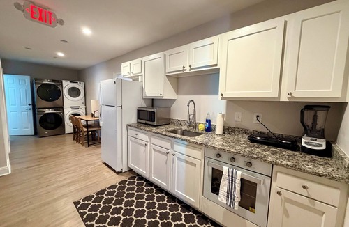 North Charleston House | 13 Bedroom 9 Bathroom crew housing, 2 kitchens, laundry rooms, parking, unit c+f