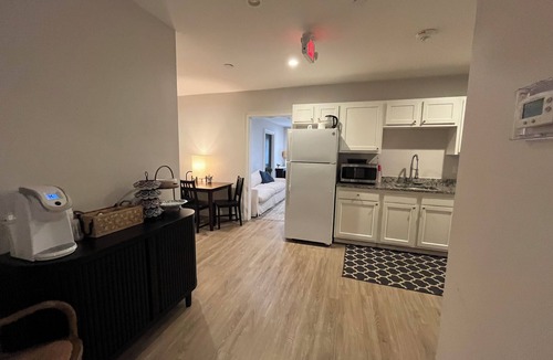 North Charleston House | 13 Bedroom 9 Bathroom crew housing, 2 kitchens, laundry rooms, parking, unit c+f