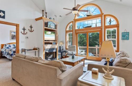 Corolla Light House | 1302 - Castaway