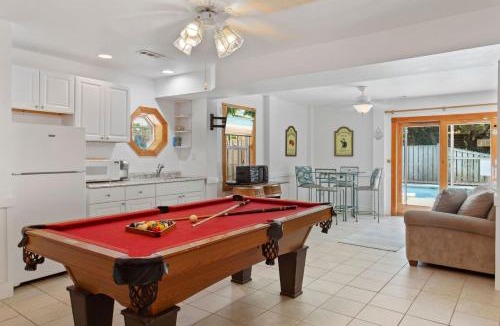 Corolla Light House | 1302 - Castaway