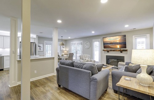 Shipyard Plantation Condo | 143 Evian – Dog-Friendly Villa with Stunning Golf Course Views