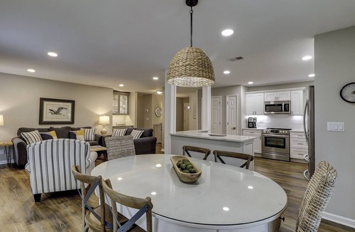 Shipyard Plantation Condo | 143 Evian – Dog-Friendly Villa with Stunning Golf Course Views