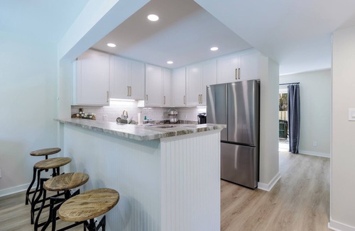 Heritage Woods House | 15 Wagon Road: Walk to the beach! Private Pool with Lagoon View!