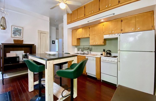 Old West Broad Neighborhood Apartment | 1896 Tattnall Collection: Villa