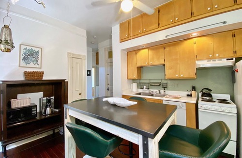 Old West Broad Neighborhood Apartment | 1896 Tattnall Collection: Villa