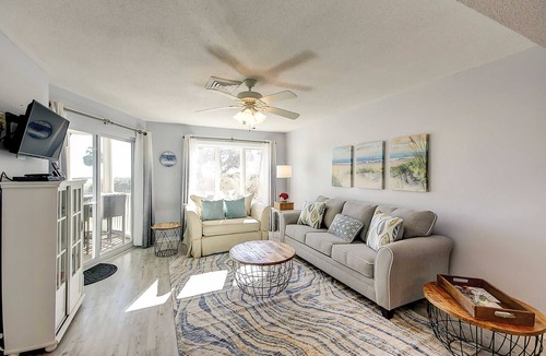 Isle of Palms Condo | 1st-floor condo with beach access, patio, & outdoor pool - snowbirds welcome