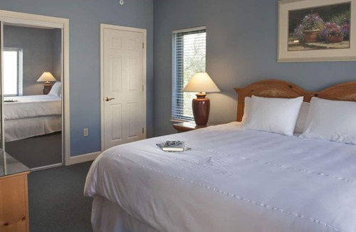 Shipyard Plantation Resort | 2 bed 2 bath sleeps 6. Walking distance to beach, shops/restaurants in Coligny.