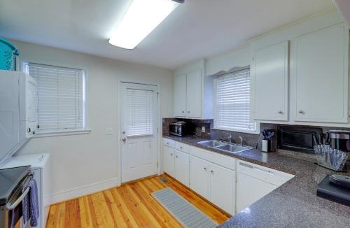 Cayce House | 2 Bed Charming Home Cayce W Columbia