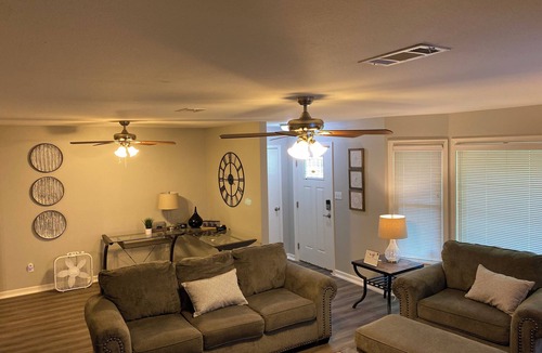 Pine Bluff House | 2-Bedroom Near Hospital and Casino