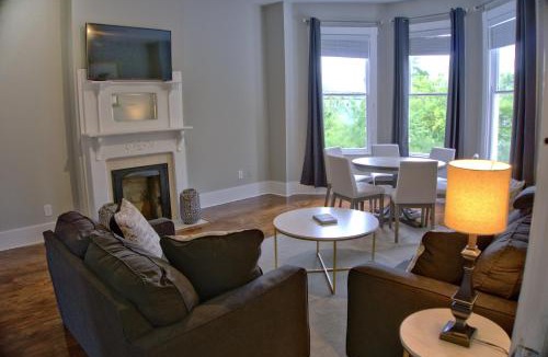 Dixon Park Apartment | 2 Bedroom Newly Renovated Townhome in Historic Savannah
