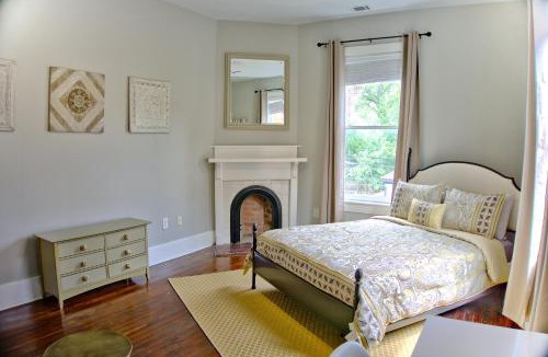 Dixon Park Apartment | 2 Bedroom Newly Renovated Townhome in Historic Savannah
